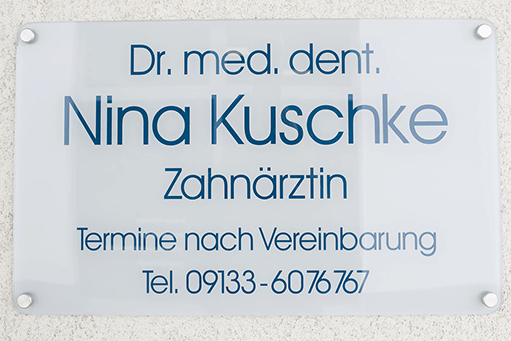 zahnarztpraxis-kuschke-praxisschild